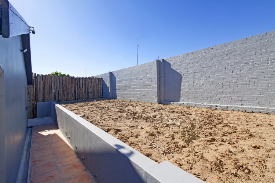 To Let 3 Bedroom Property for Rent in Sunnydale Western Cape